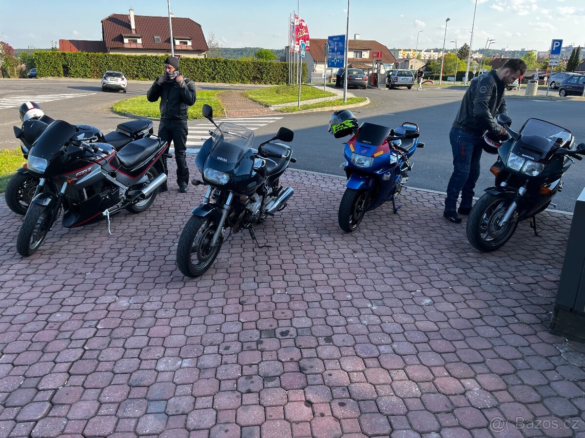 Kawasaki GPZ 500s - 9