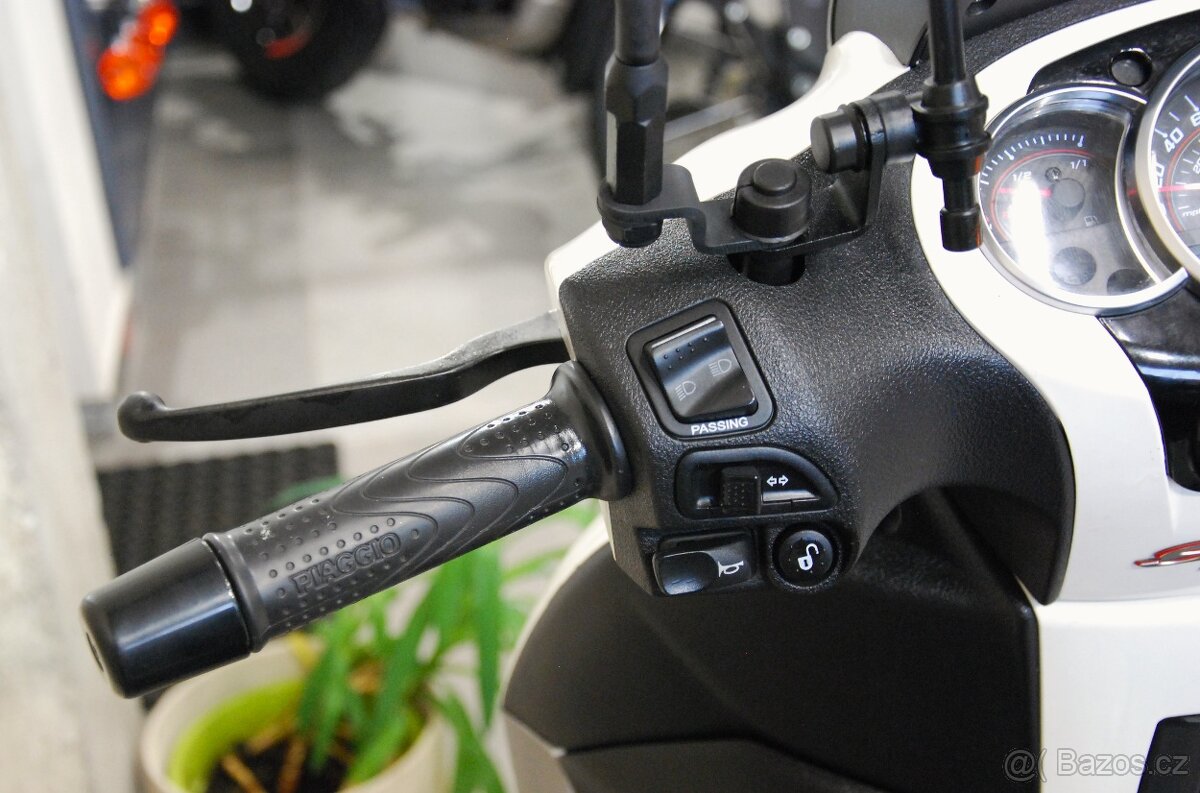 Piaggio Beverly 350 ABS + ASR - 9