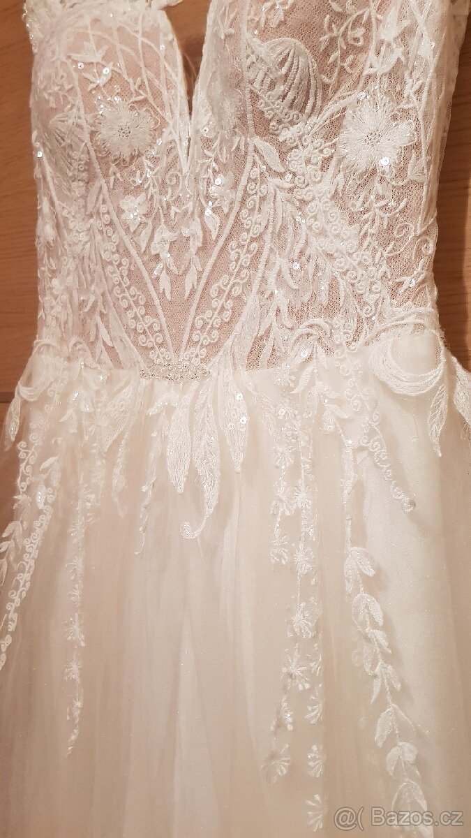 svatební šaty, ručně šité ve svatebním salónu - 9