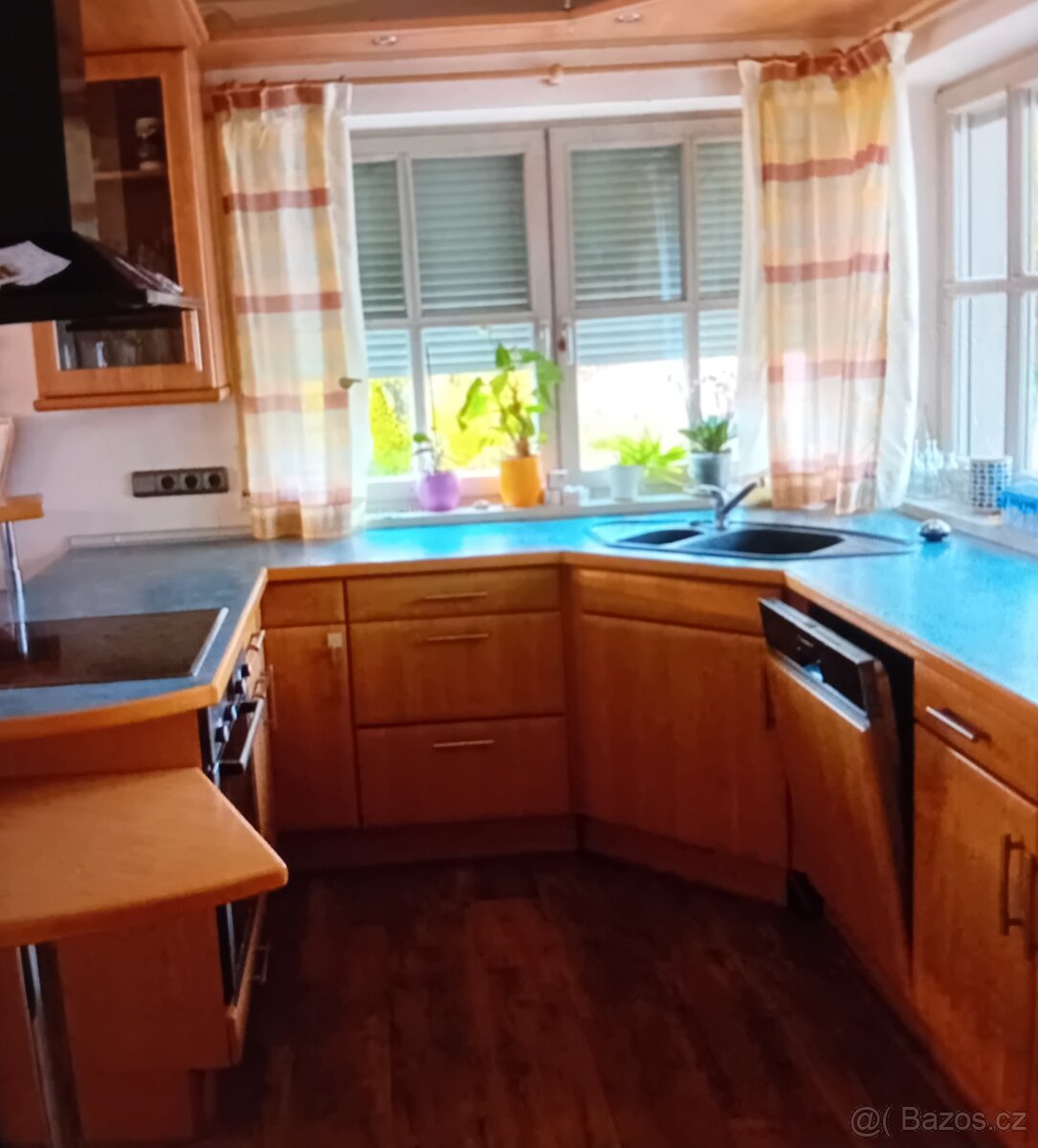 Kuchyňská linka se spotřebiči - 9