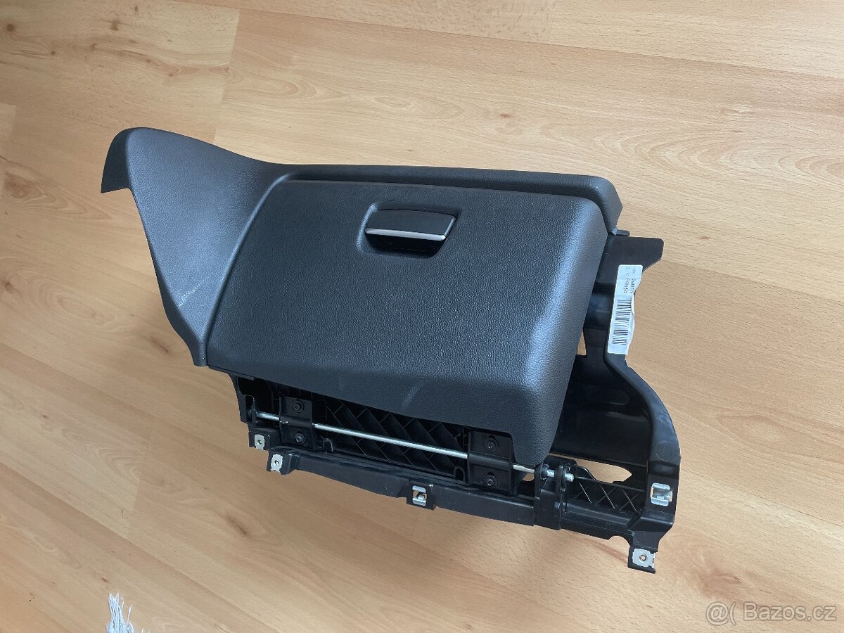 Kastlík u spolujezdce BMW 1 (e87) - 9