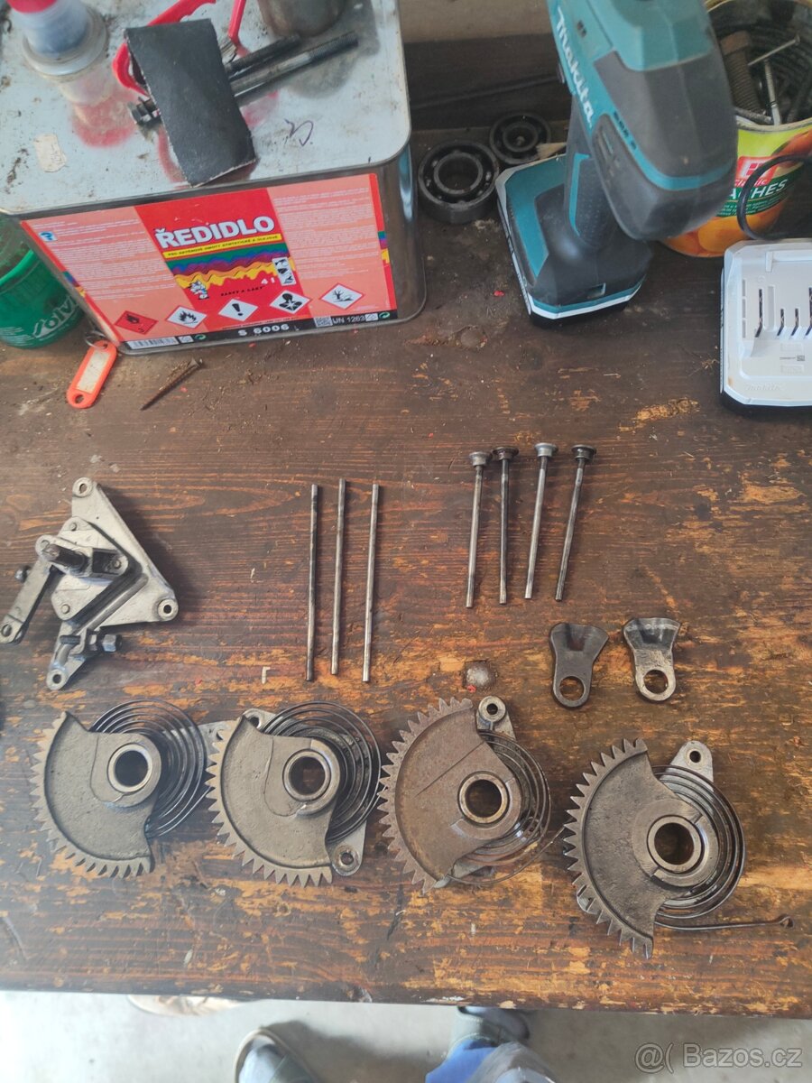 Díly motor jawa 250/353 - 9