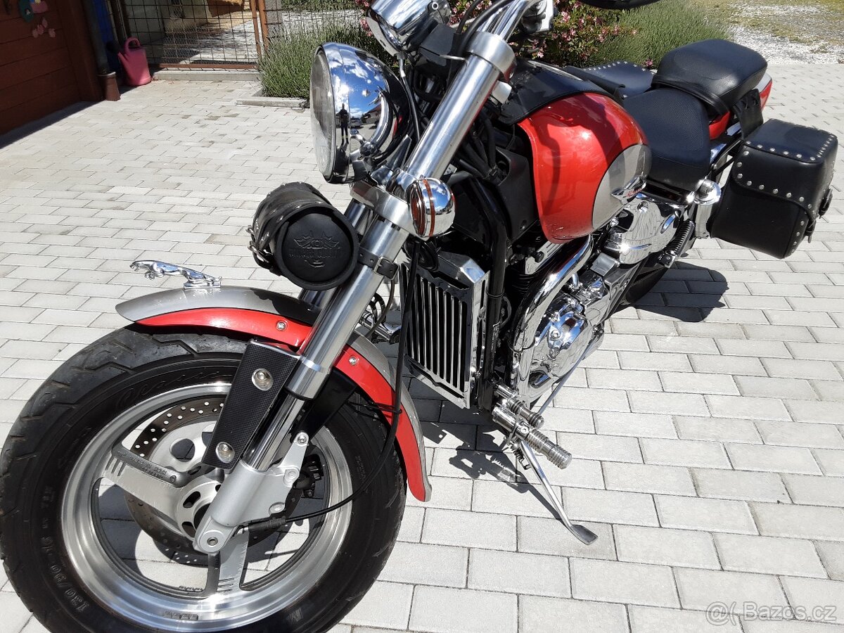 Suzuki VZ 800 Marauder - 9