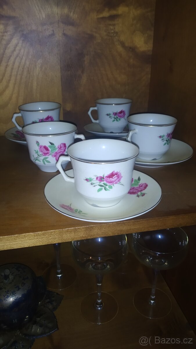 Sklo a porcelán - 9