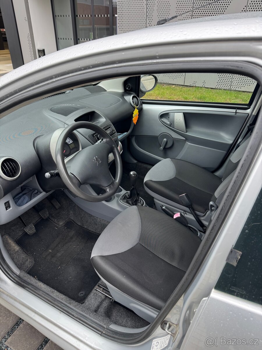 Peugeot 107, 1.0 , rok 2006 - 9