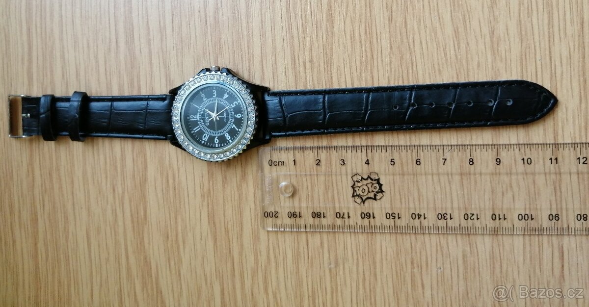 Dámské hodinky zdobené kamínky - 9