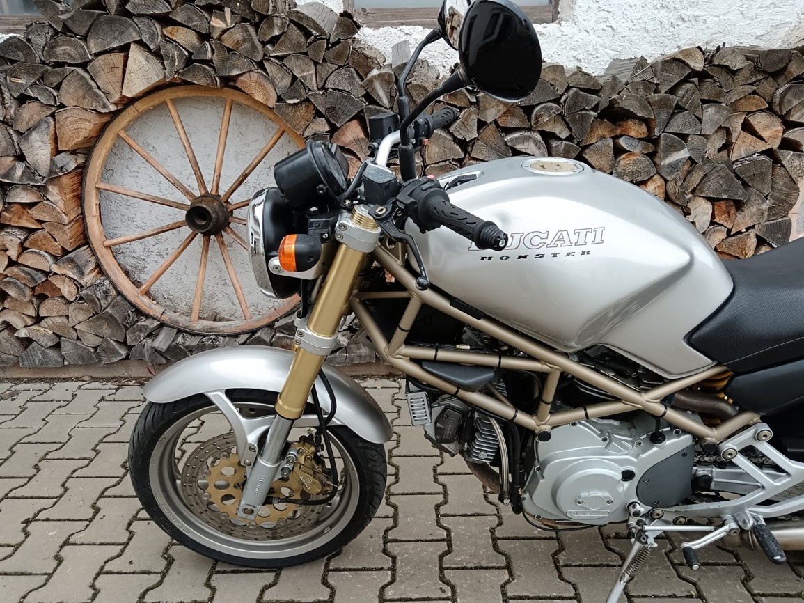 DUCATI MONSTER 750 - 9