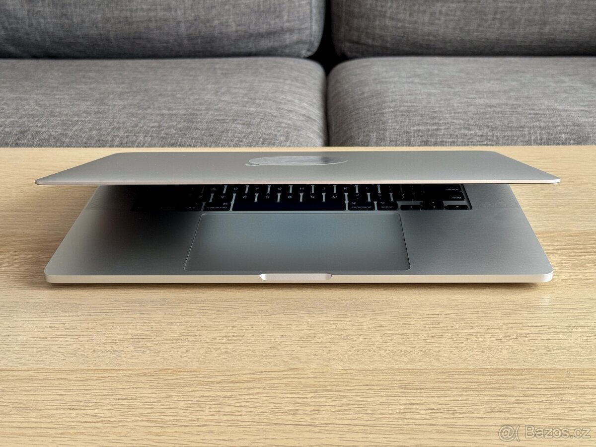 Apple MacBook Pro 16" - i9 2,4GHz, 32GB - 100% JAKO NOVÝ - 9