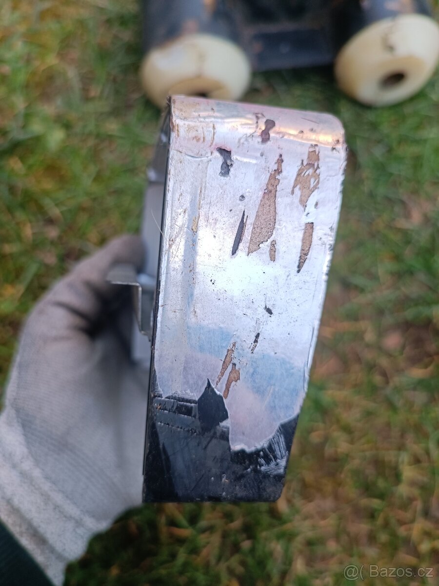 Držáky na Tacho+ Část zadního Světla Jawa - 9