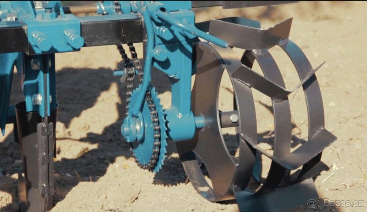 Sazeč česneku 3řádkový pro malotraktor - 9