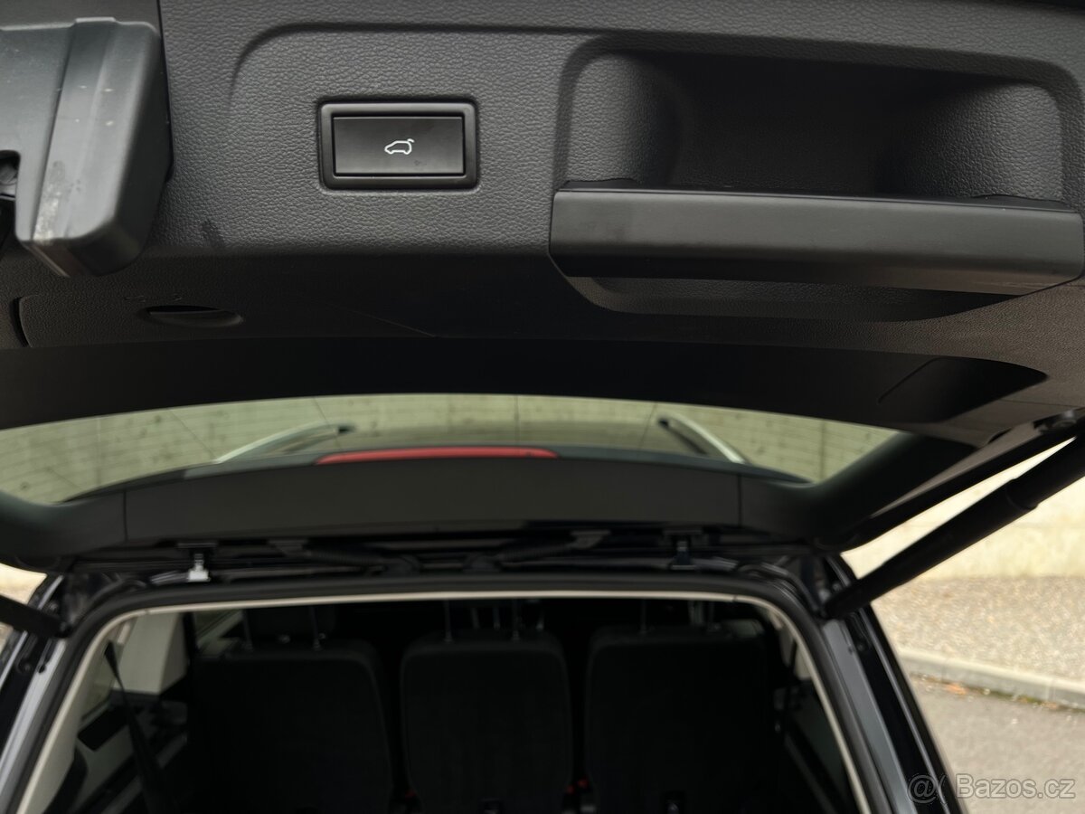 VW Touran 7 míst - 9
