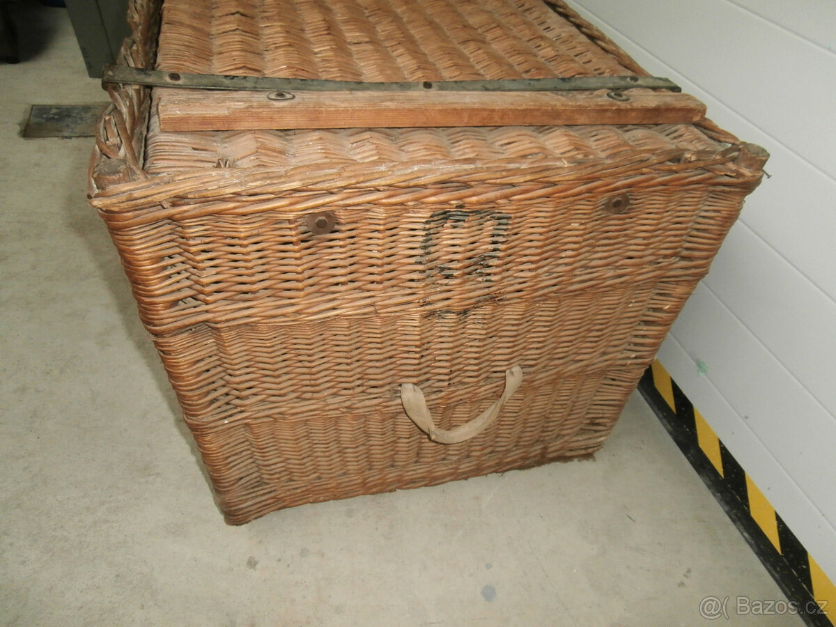 Proutěný kufr starý za 500 kč - 9