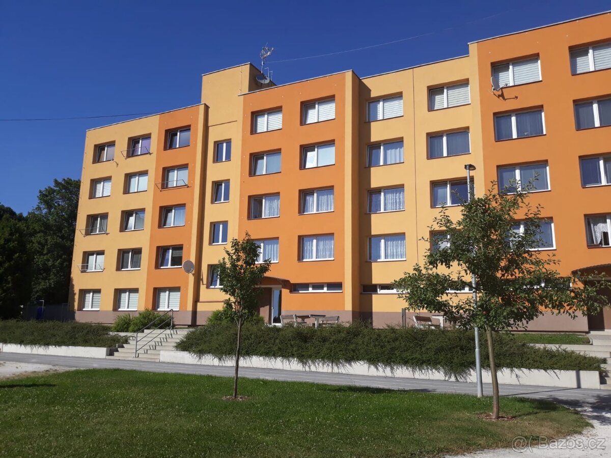 Pronájem 3+1 Volary, Sídliště Míru - plně vybavený byt - 9