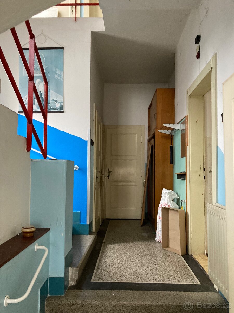 DŮM SE ZAHRADOU A GARÁŽÍ - 9