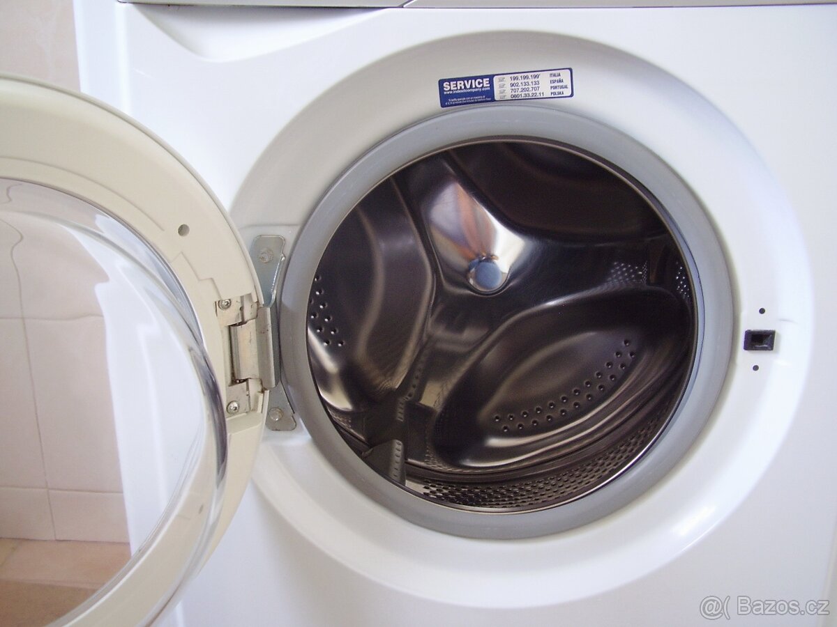 Úzká pračka INDESIT - 9