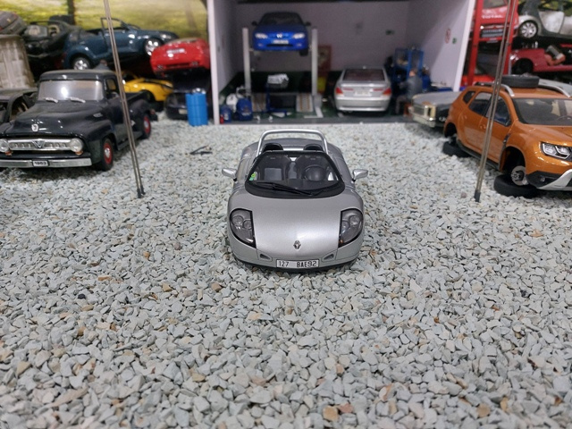 model auta Renault Spider sport 1999 Otto mobile 1:18 - 9