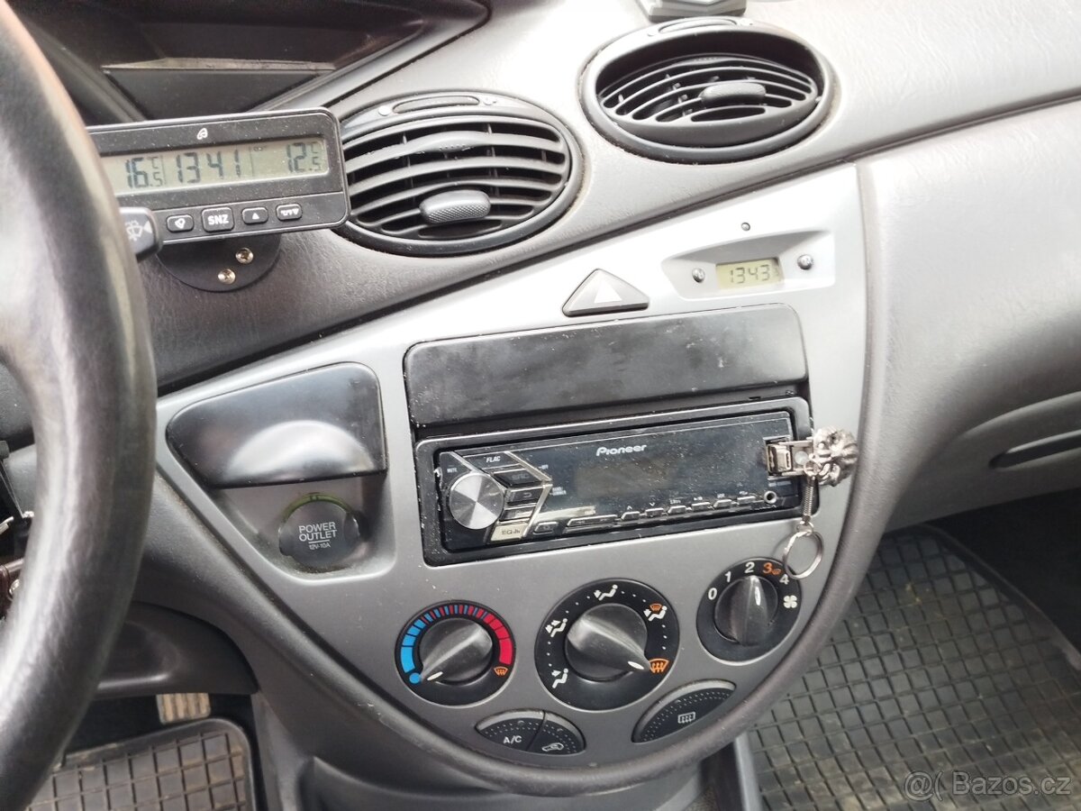 Prodám Ford Focus mk1 - 9