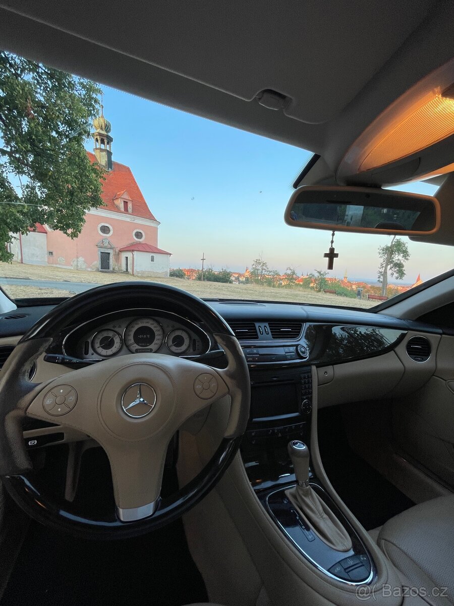 MERCEDES BENZ CLS 320 CDI - 9
