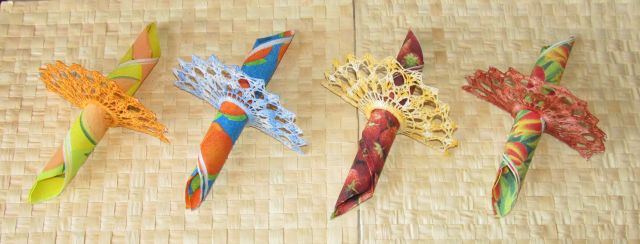 Háčkované vějíře - držáky ubrousků ke stolování 4 ks - 9