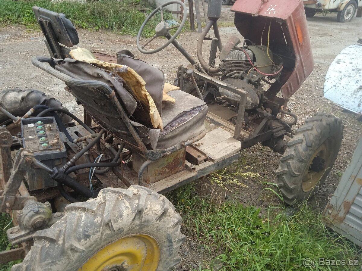 KOUPÍM TRAKTUREK , I VRAK - 9