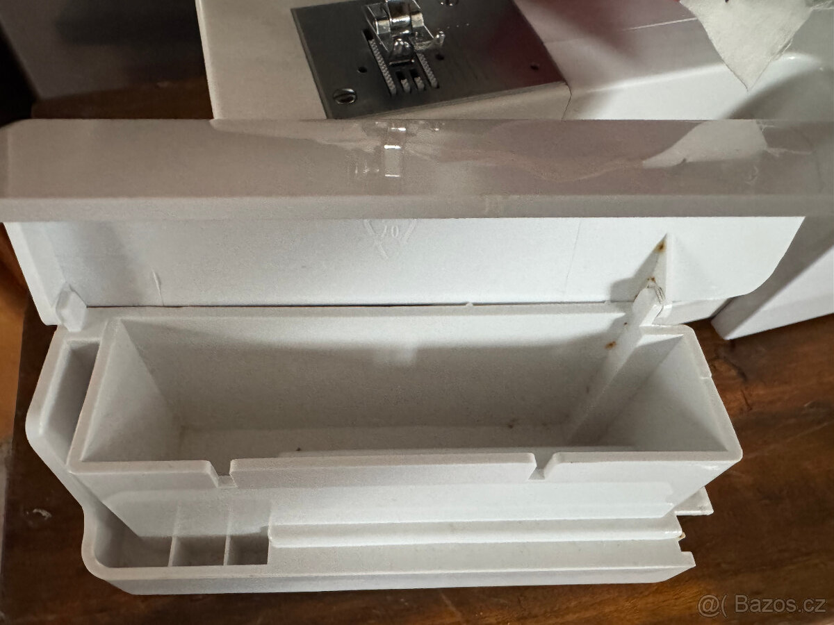 Šicí stroj Victoria Graffiti - pěkný - 9