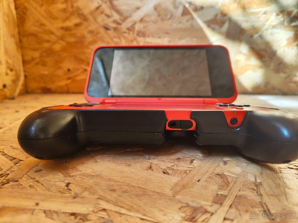 New Nintendo 2DS XL - Pokéball Edition - 9