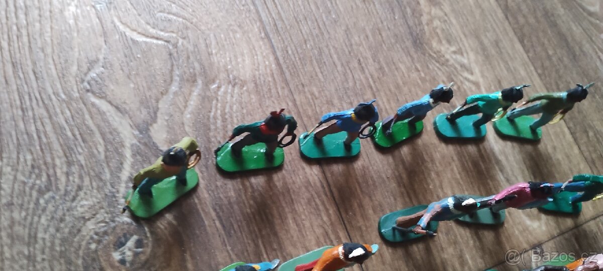 Indiáni figurky - 34 kusů - 9
