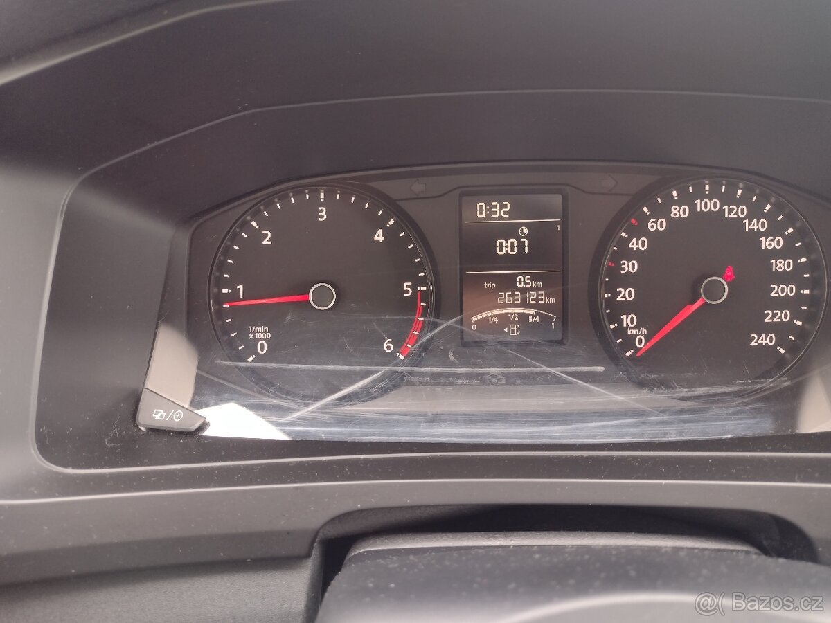 Volkswagen Transporter T6 2.0TDI - 9