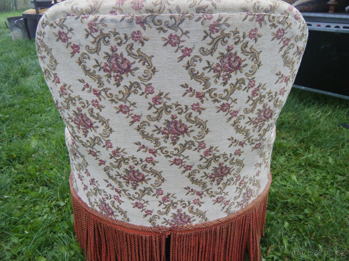 Trocha starého nábytku - 9