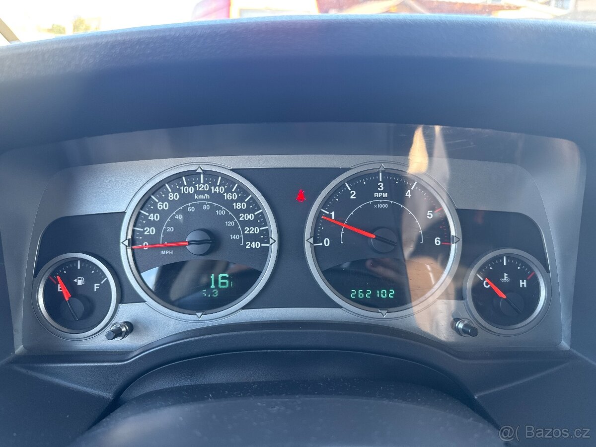 Jeep Compass 2.0 CRDi 4x4 103kW LIMITED - 9