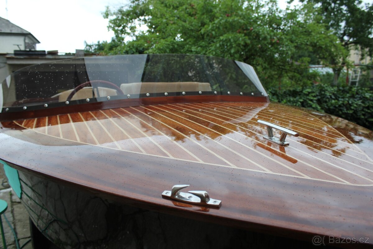 Motorový člun Boesch 510 - 9