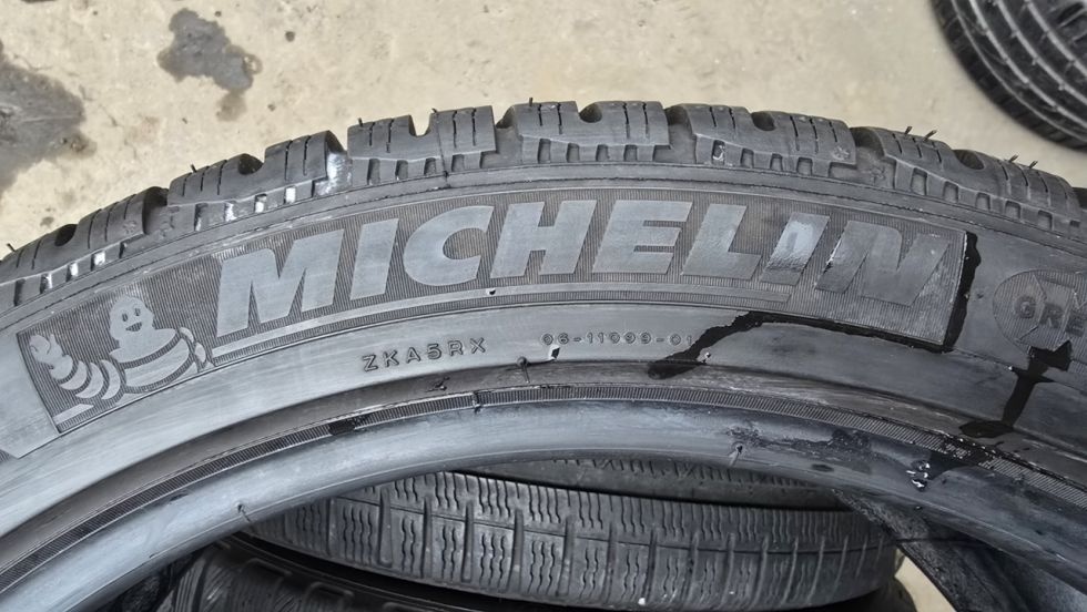 Zimní pneu 225/45/18 Michelin - 9