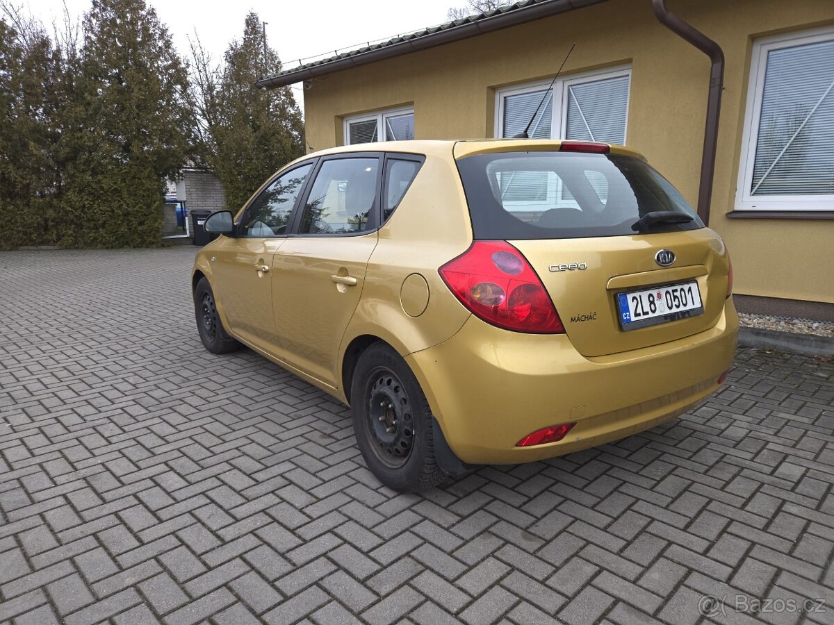 Kia Ceed, 1,6i klimatizace - 9
