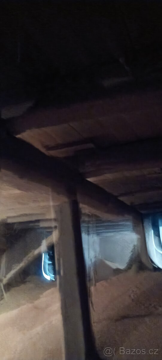 Staré trámy a rozebrání starých střech - 9