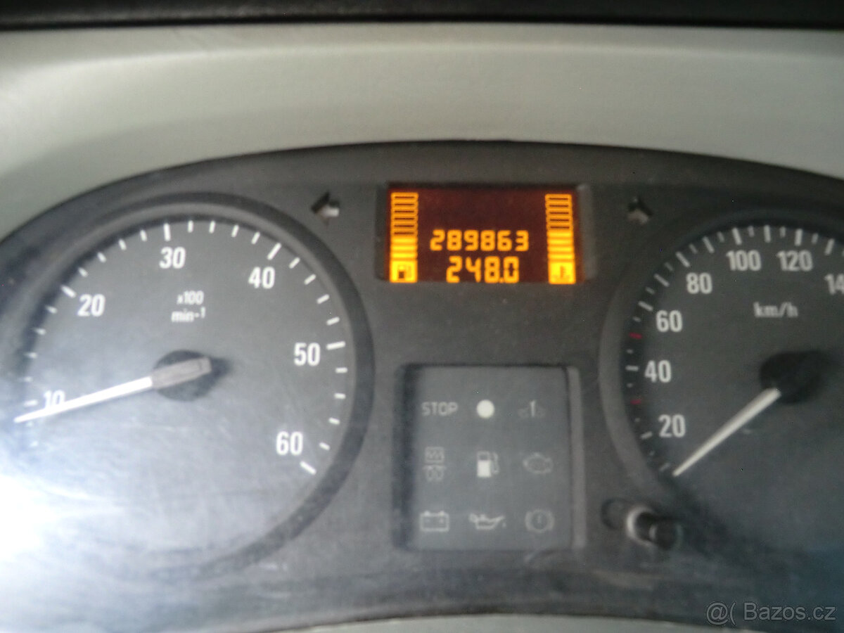 Opel Vivaro, 2.5CDTi 6 MÍST TAŽNÉ ZAŘÍZENÍ - 9