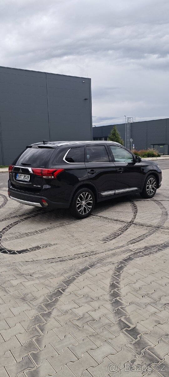 Mitsubishi Outlander 2.2DI-D automat - 9