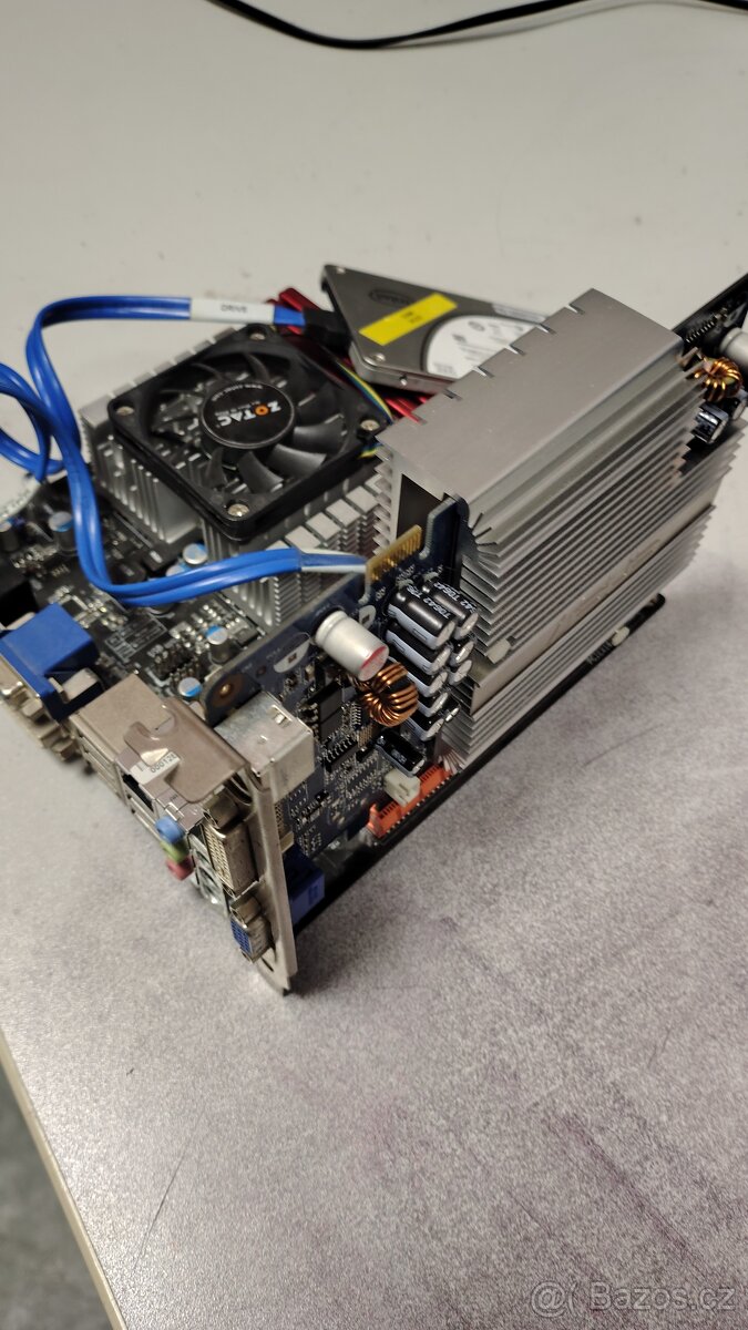 Motheboardy s procesory a pamětmi - 9