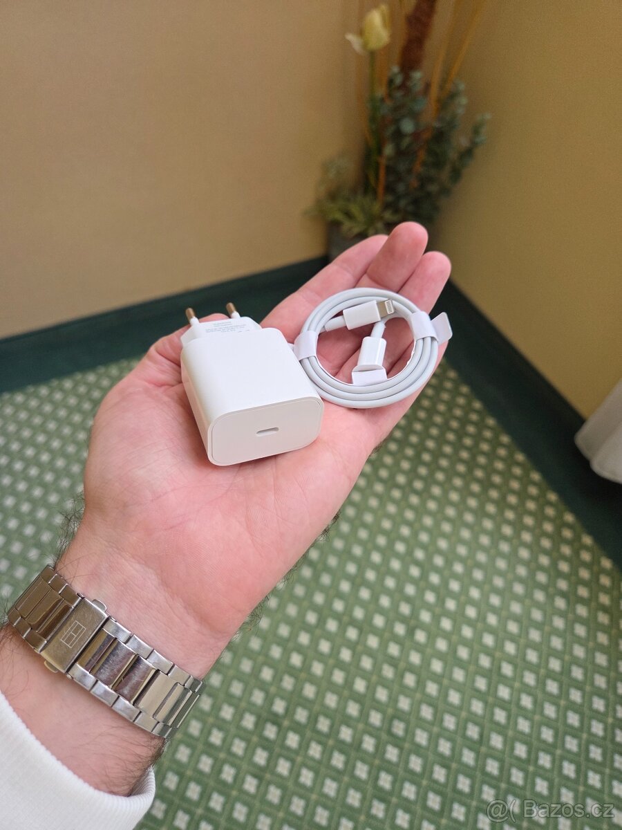 REZERVACE - Apple iPhone 11 64GB Black - baterie 97% - 9