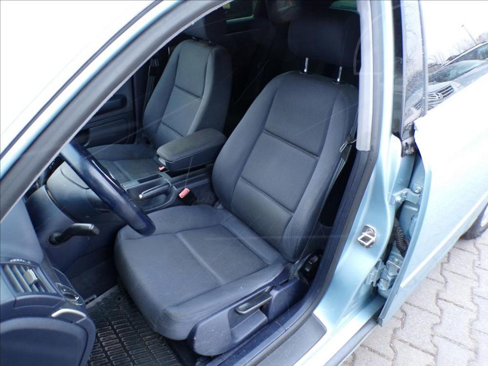 Audi A4 2,0 i AUTOMAT,TAŽNÉ ZAŘ. - 9