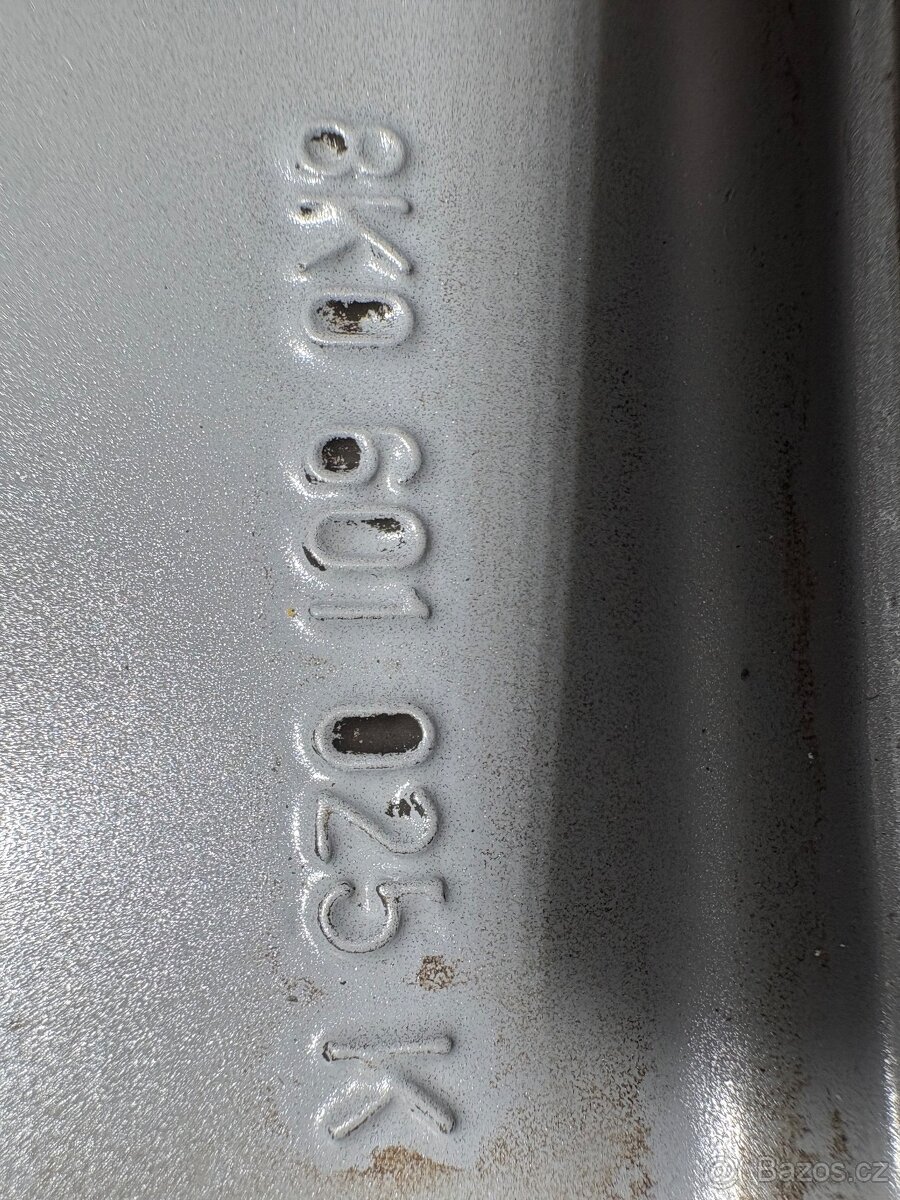 Zimní kola Audi 225/50R17 - 9