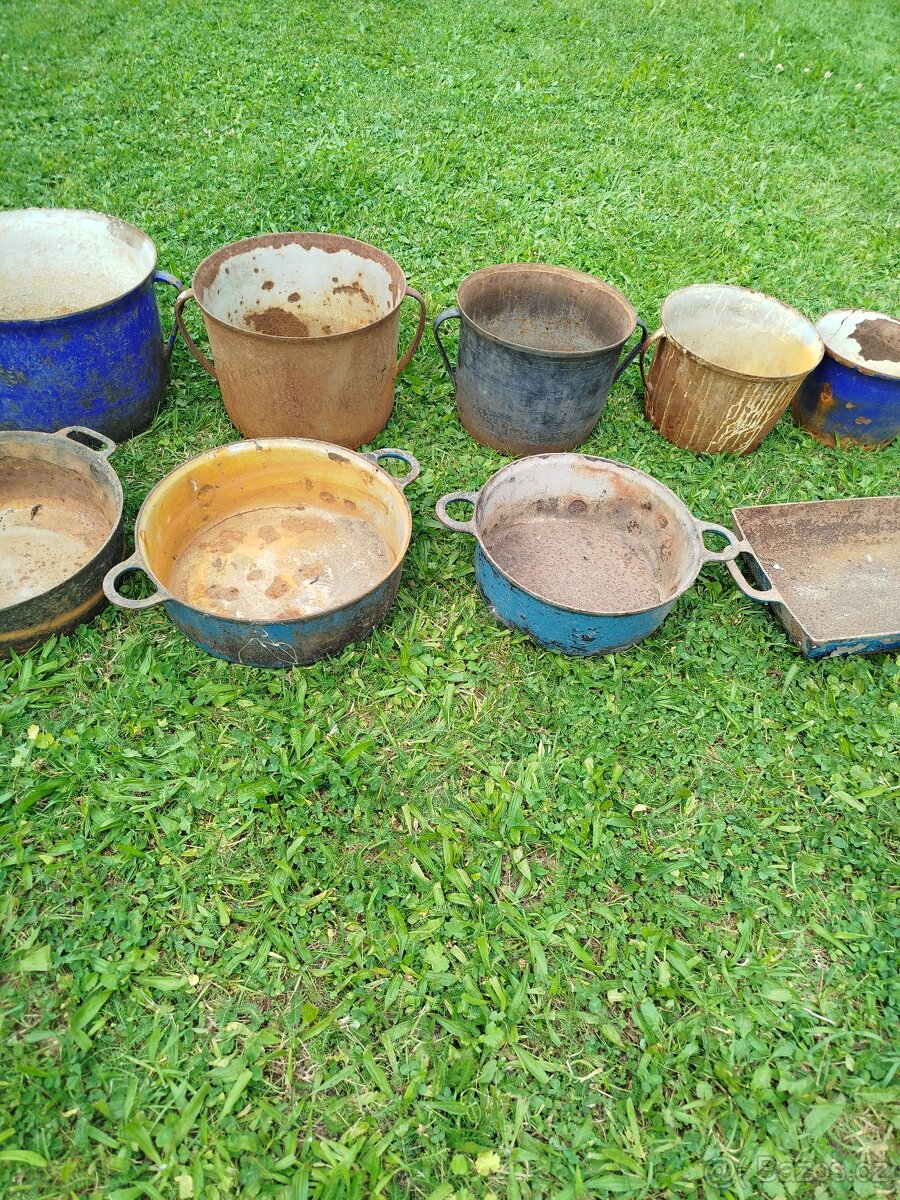 Staré litinové hrnce a pekáče - 9
