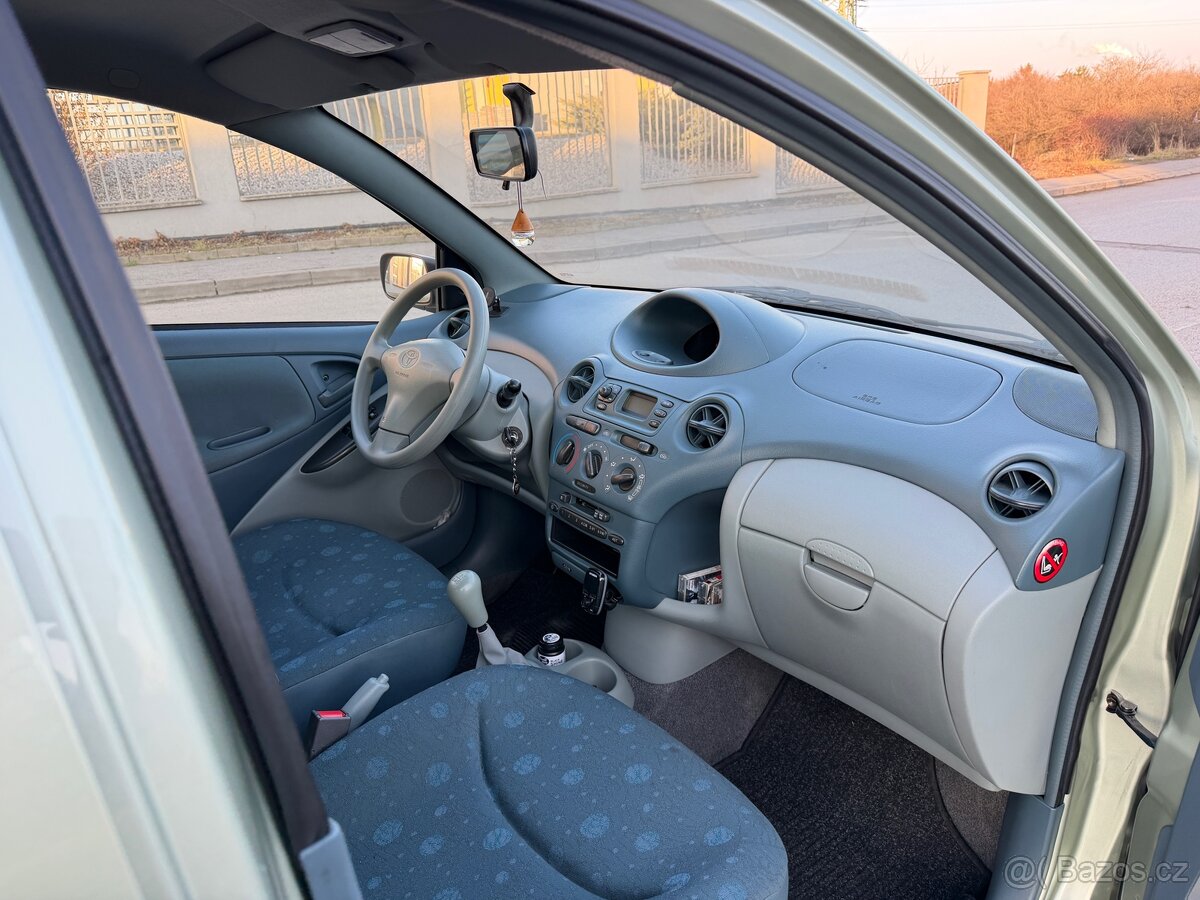 Toyota Yaris 1.0 2002 manual - 9