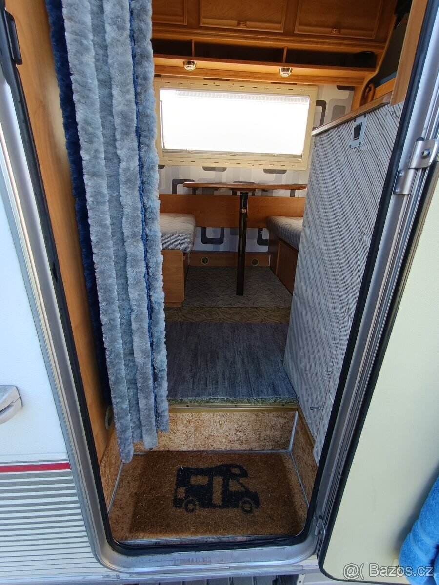 Obytný vůz, Alkovna - 9