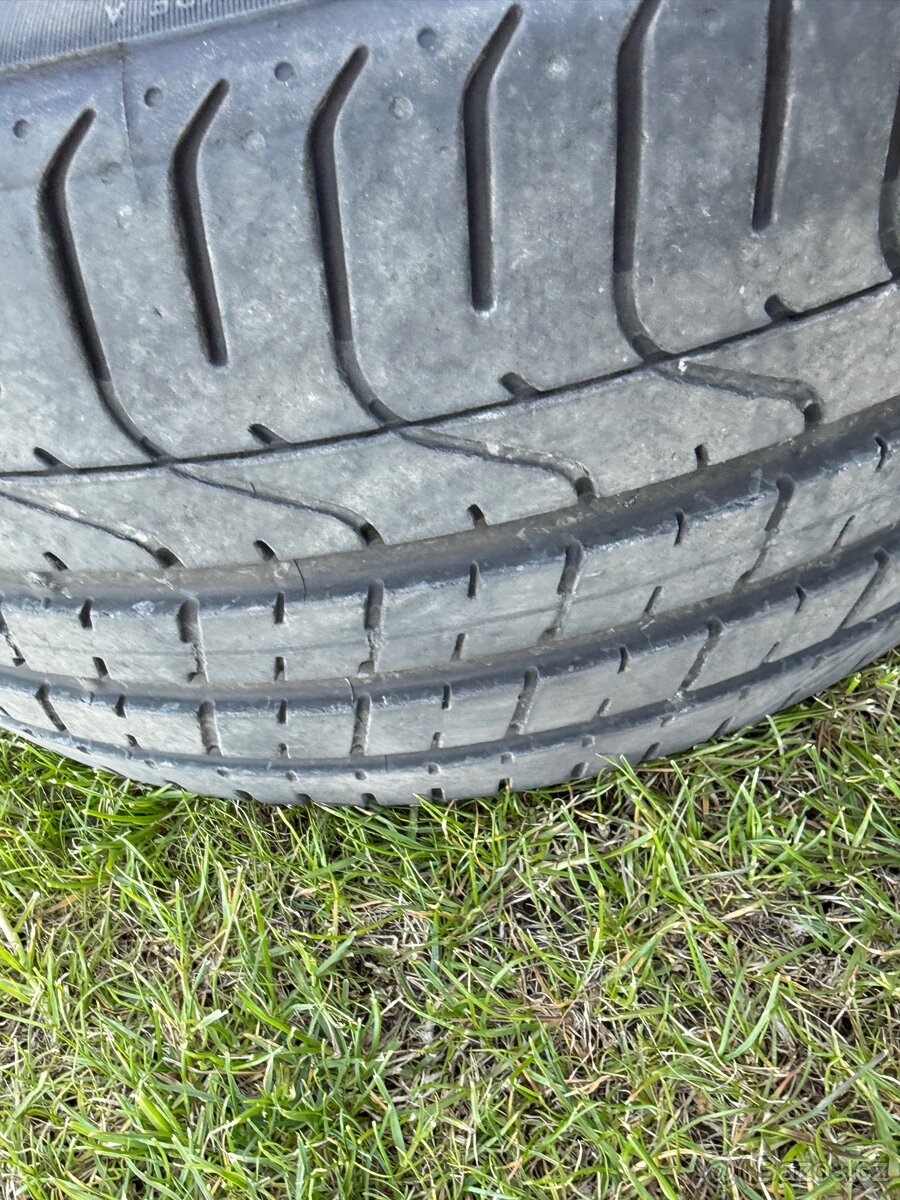 Oneu Pirelli P Zero 225/35/R19 - 9