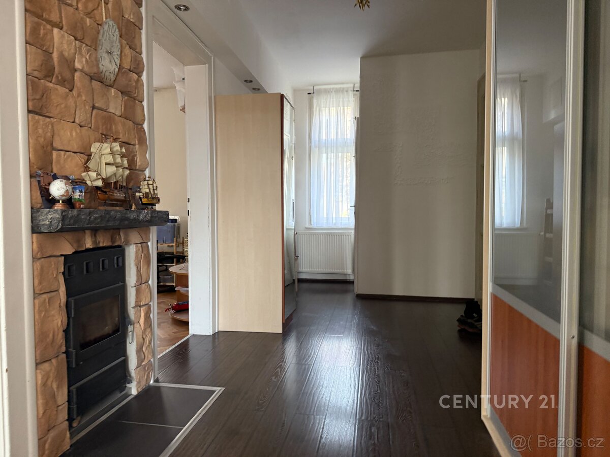 Pronájem prostorného bytu 3+1 (101 m²) v historické vile, Li - 9