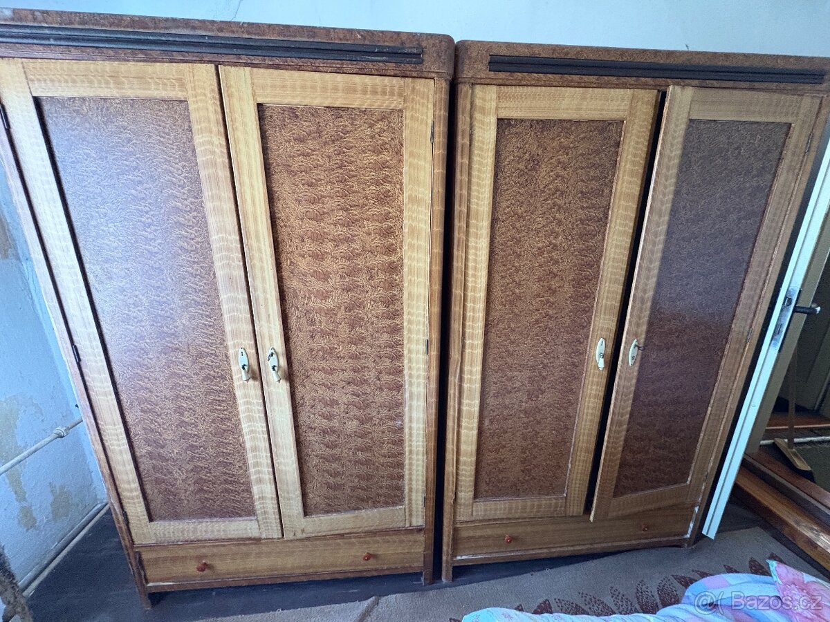 zrcadlo/ toaletni stolek se zrcadlem a 2 nocni stolky - 9