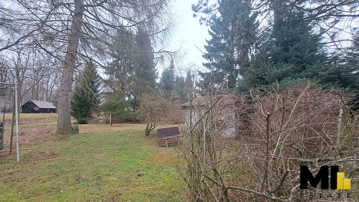 Prodej rodinného domu 435 m2 na pozemku o velikosti 1 790 m2 - 9