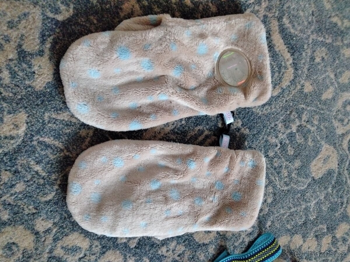 Dívčí čepičky a rukavičky - 9