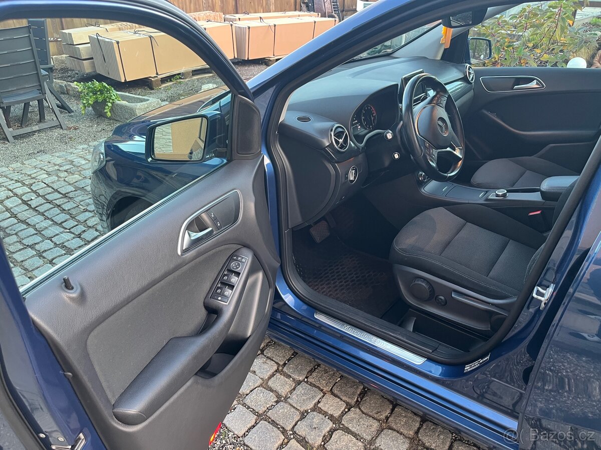 Mercedes Benz B180 - 9