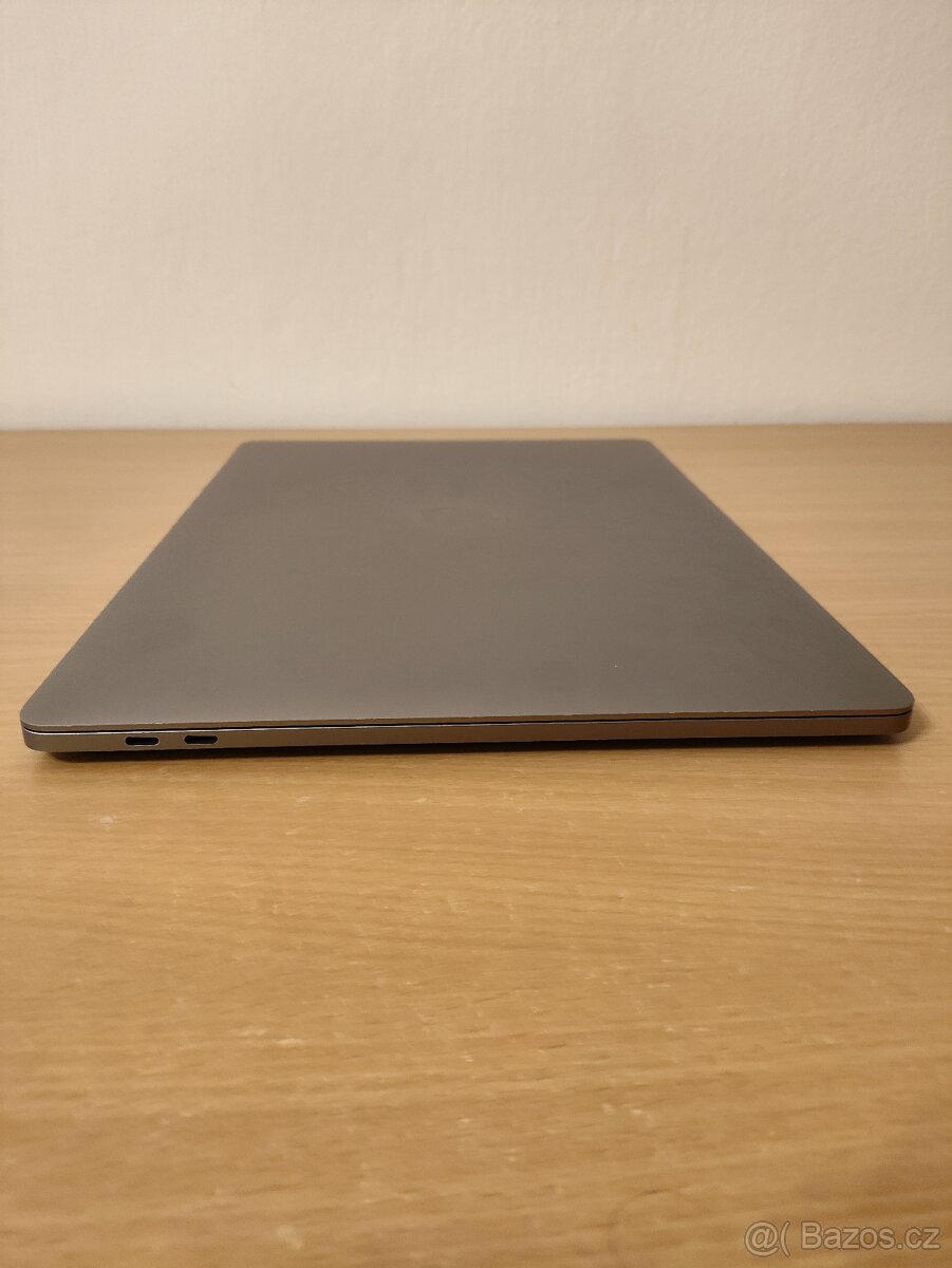 Apple MacBook Pro 15 2018 – i7 | 16GB | 256GB - 9